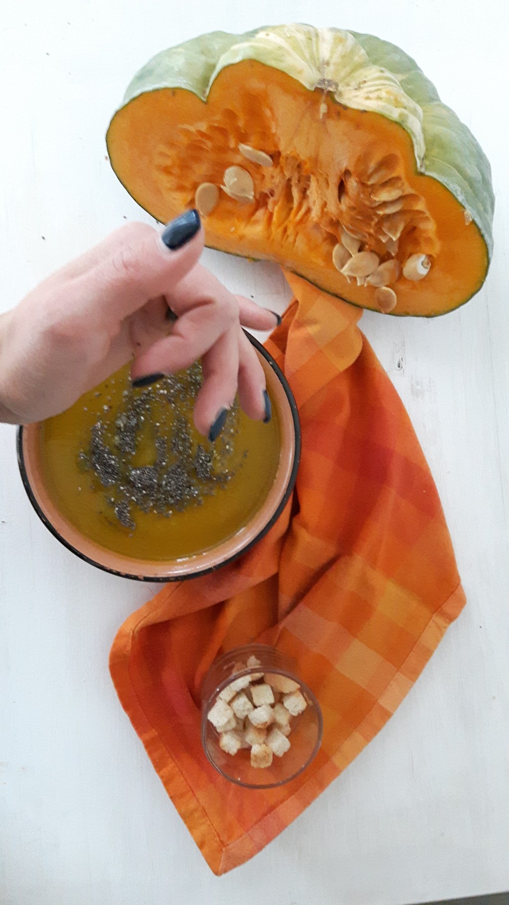 Vellutata di zucca al profumo di funghi porcini e semi di&nbsp;chia